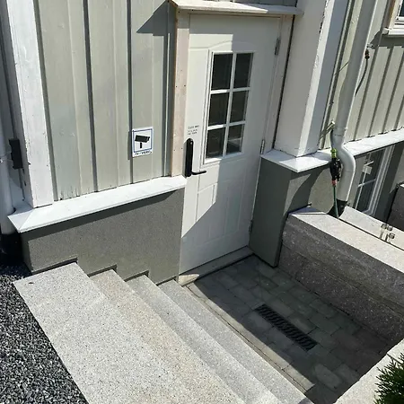 Newly Renovated Close To Center Leilighet *