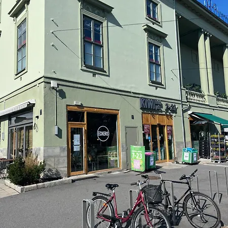 Newly Renovated Close To Center Lägenhet